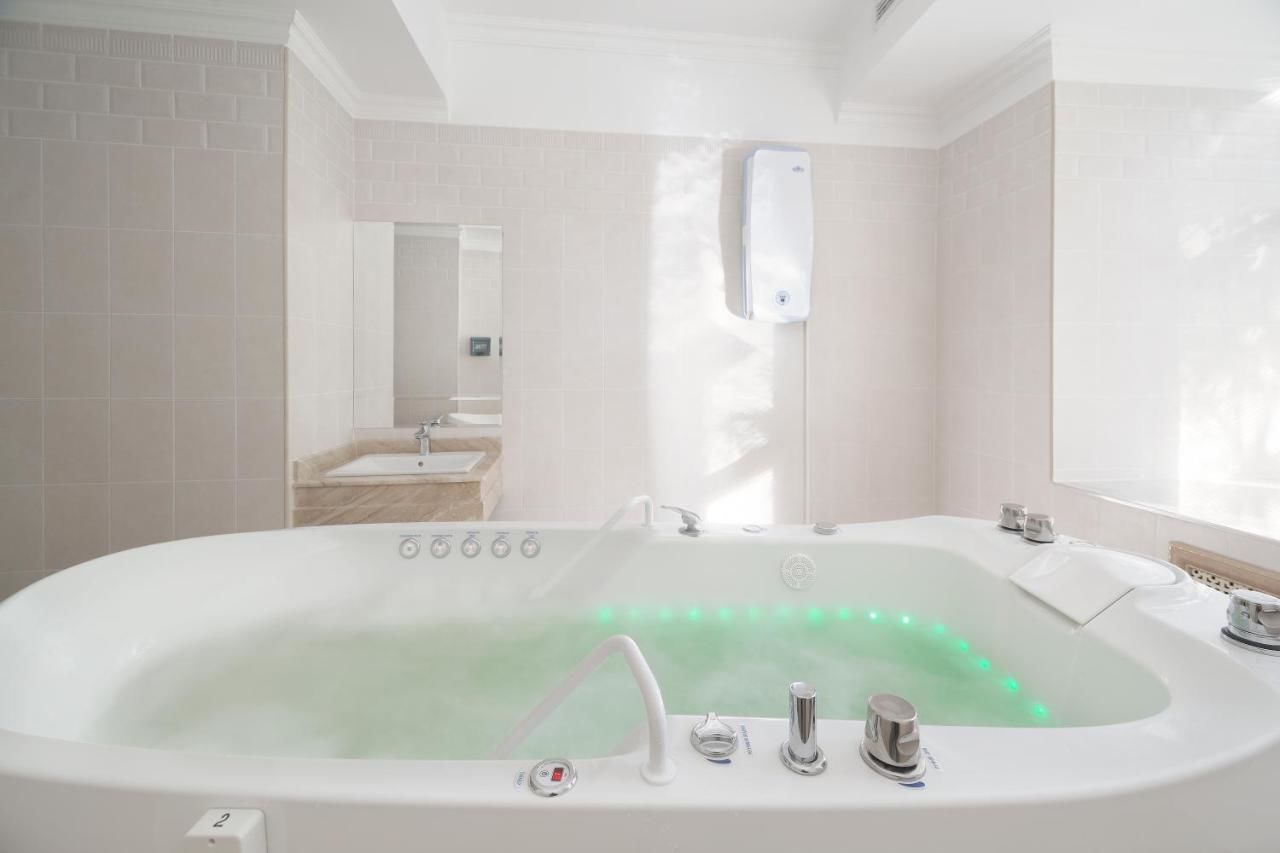 Отель Amra Park-hotel & Spa Гагра